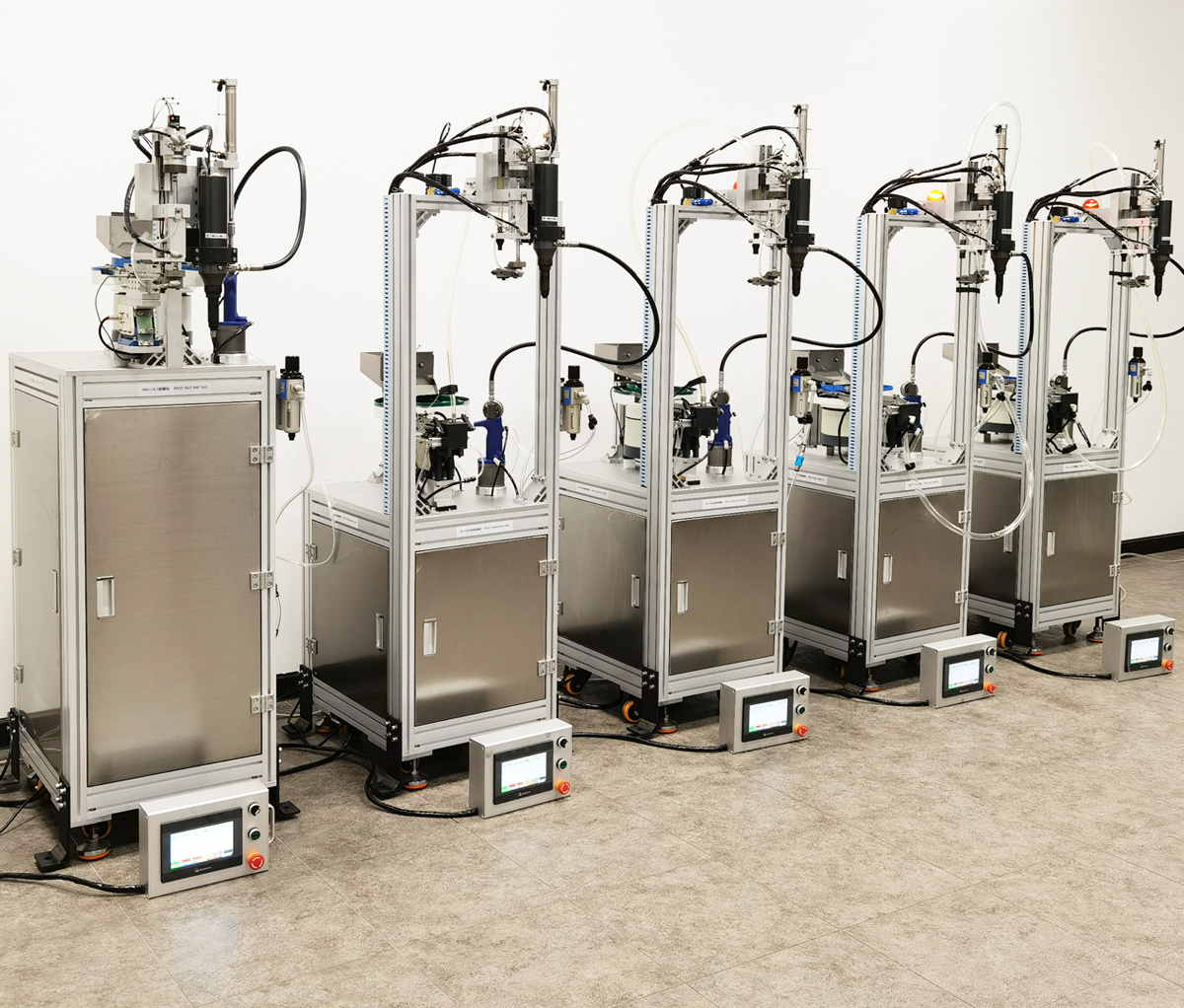 Robotic-arm riveting spindle fully automatic rivet nut machine workstations with vibratory bowl feeding and touchscreen control